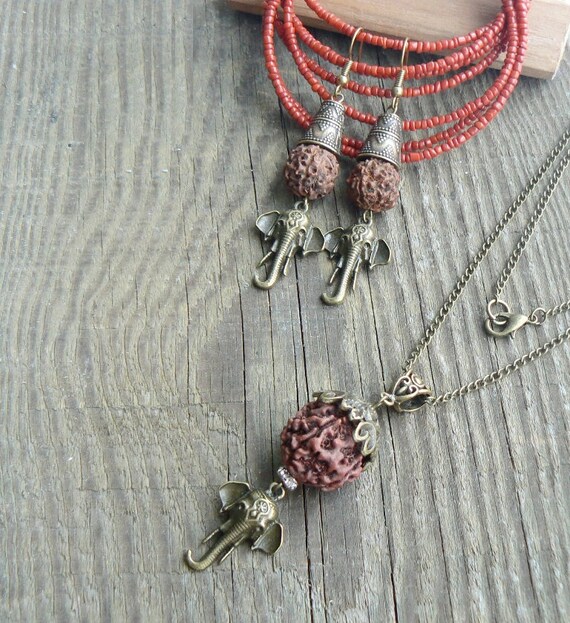 Collana con ciondolo Ganesh simbolo di protezione in India Collana con ciondolo Ganesh simbolo di protezione in India