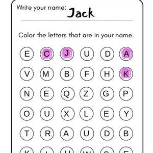 Può includere: Un foglio di lavoro stampabile per i bambini per imparare le lettere. Il foglio di lavoro ha la parola "Jack" scritta in alto e chiede al bambino di colorare le lettere del suo nome. Le lettere E, C, J, U, D, A, V, M, B, F, H, K, N, Q, Z, G, P, O, X, L, Y, T, R,  A,  U, D, B, K, I, H, W, S, ed E sono disposte in una griglia.