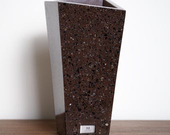 Jarrón de terrazo marrón hecho a mano / Decoración Art Déco moderna para el hogar