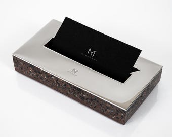 Tarjetero artesanal de piedra de terrazo con marco de acero inoxidable