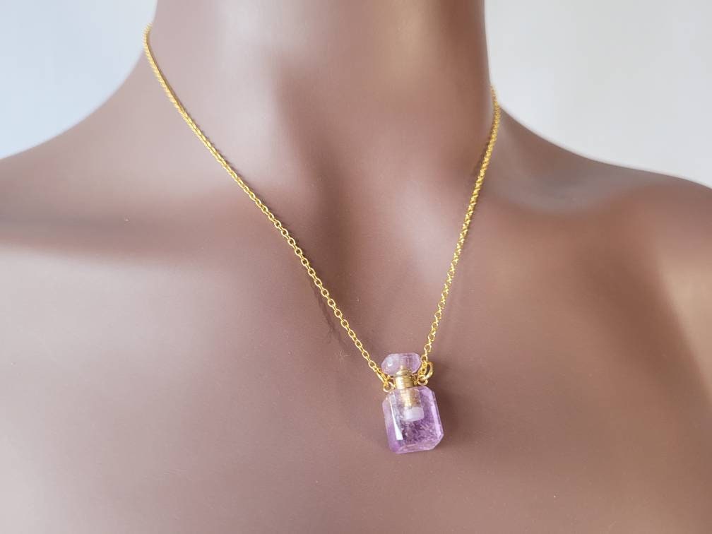 Ciondolo Corno Medio In Oro Bianco 18kt Con Diamanti E Cristallo Di Rocca Trasparente Fesonato E Sabbiato A Mano