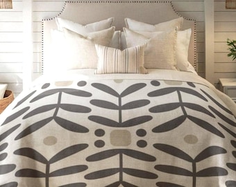 Black and Cream Leaf Pattern Woven Throw Blanket, Modern Sofa Accent, Minimalist Bed Decor