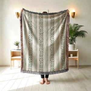 Green Stripe Woven Cotton Blanket with Leaf Wreath Pattern, Soft Decorative Throw for Layered Bed Styling, Botanical Cottage Bedroom Decor