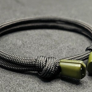 bracelet , paracord bracelet , adjustable wristband , hiking bracelet, sliding knot bracelet, adjustable bracelet ,men and women accessories