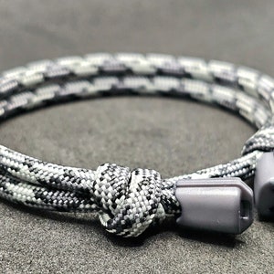 bracelet , paracord bracelet , adjustable wristband , hiking bracelet, sliding knot bracelet, adjustable bracelet ,men and women accessories