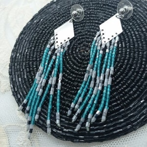 Agatha vintage earrings dangling in turquoise, white, black pearls, Agatha designer earrings fashion trend 2023