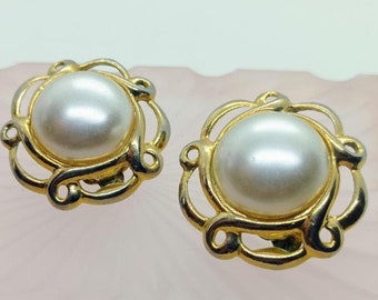 Vintage clip earrings from the 80s golden clips with large white pearl cabochon Chanel style clips for women