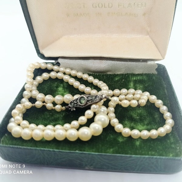 Vintage 40s collier de nos mamies collier en perles nacrées avec un fermoir en argent strasses et pierre vert,collier 40s en perles  femme
