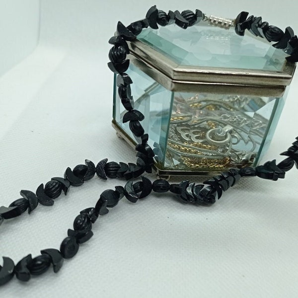 Delicate black glass choker from the 60s, French jet nuggets and chips and cut glass, elegant vintage mourning jewelry for women