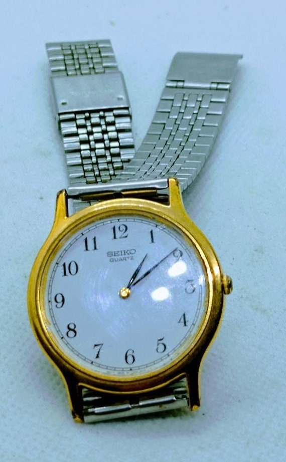 SEIKO Japan Vintage 90s Women's/men's Gold Tone Quartz Watch V700