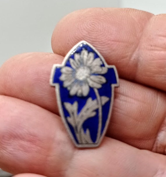 Ancienne, broche Marguerite signé