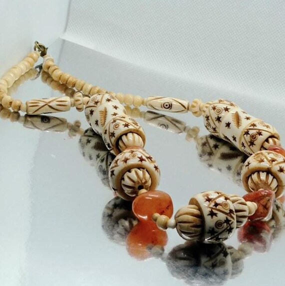Vintage 70-80s Tribal Ethnic Necklace in Carved Bone and Horn 
