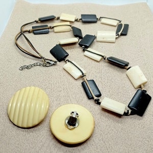 Imposant collier design en os bovin carre et perles en bois noir carre,collier vintage 70s géometrique en fil de cuir collier design femme image 5