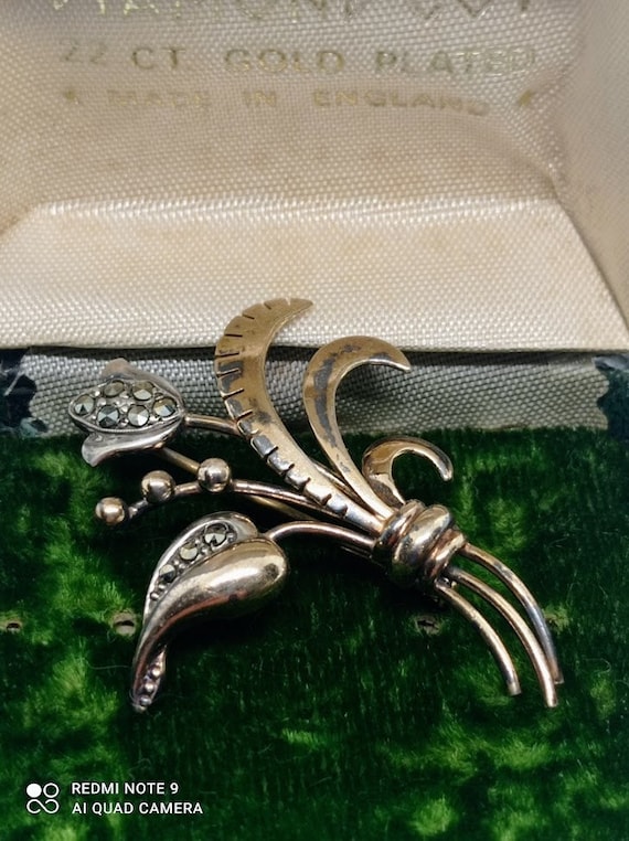 Broche Art Déco Ancienne - Biche En Plaqué Or Sur Plaque Bakélite - Occasion