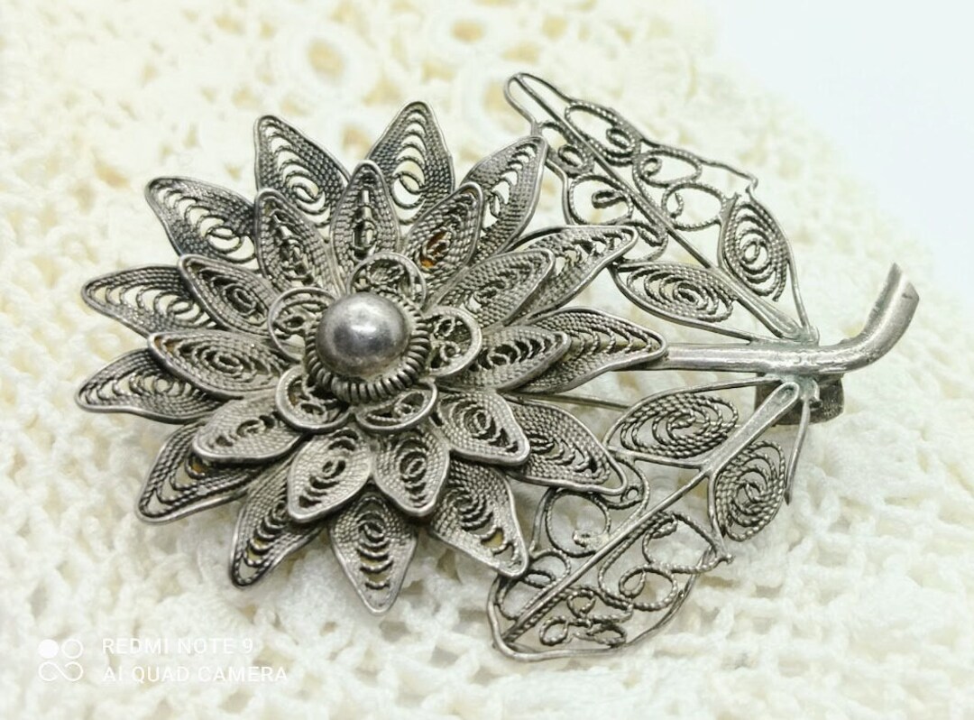 BROCHE FLEUR VINTAGE Des Années 60 - Filigrane Argenté Dentelle - Bijou Ancien