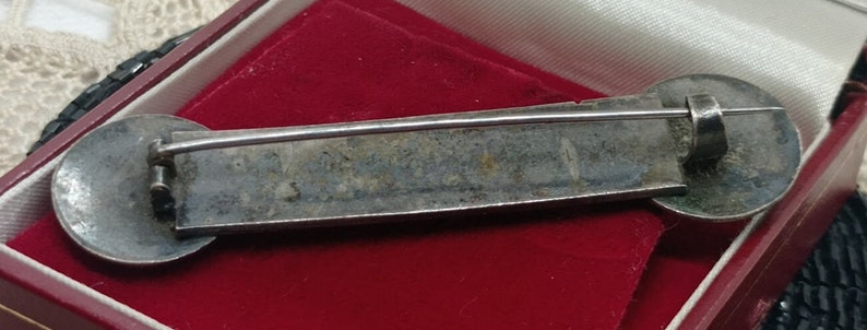 Belle broche bar antique de la fin de lépoque victorienne broche en acier ciselé avec les fleurs de LYS connues, objet XIX de la collection image 6