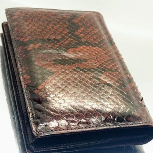 Vintage 70er-Jahre-Clutch aus braunem Lackleder, Schlangenledertasche, feine Echtleder-Clutch, Retro-Damenhandtasche