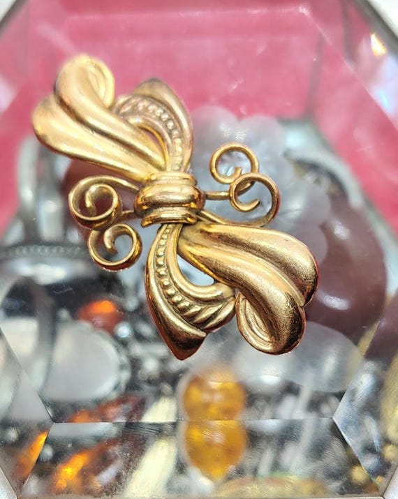 Broche dorée Souveraine, couronne luxe strass