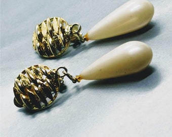 Vintage 80s clip earrings, dangling clips with large pearly drops, festive costume evening clips, women&#39;s party