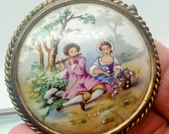 broche vintage en porcelaine Limoges made in France, broche ronde dans la cadre métal bronzé en porcelaine peint à la main femme homme