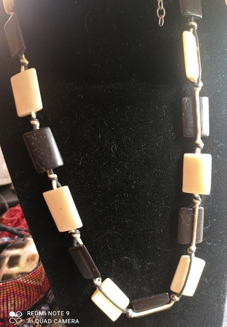 Imposant collier design en os bovin carre et perles en bois noir carre,collier vintage 70s géometrique en fil de cuir collier design femme image 8