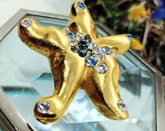 broche vintage broche étoile de Mer, broche dorée ornée des cristal bleu et diamantés, broche 80s plaque or costume femme