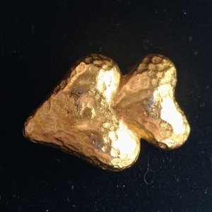 Pretty double Heart shaped brooch Signed RC Designer jewelry hammered gold metal 80s