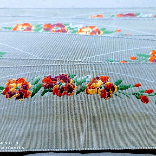 Superbe morceau de 3 m broderies anciennes Français de ruban de brocart de soie florale, dessins exquis sur beige, textile  des projets