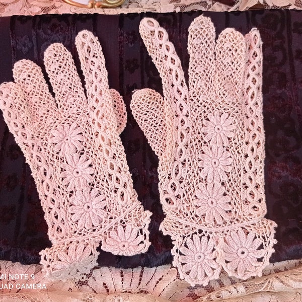 Gants de mariage en filet pour femmes au crochet vintage ~ antiques ou gants pour filles en taille 7 ~ guipure au crochet travail manuel