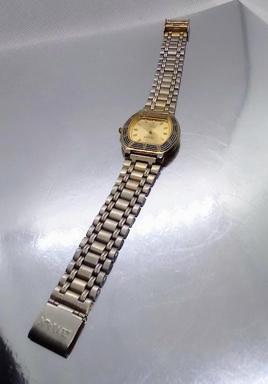 OMAX Crystal Waterproof Quartz Watch Bracelet in Silver Gold OMAX Crystal Waterproof Quartz Watch Bracelet in Silver Gold