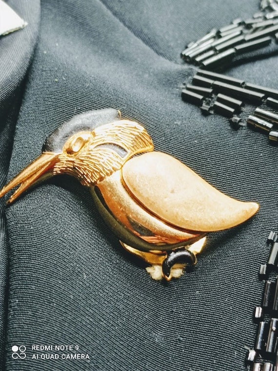 Orena - golden toucan bird brooch in ceramic head 