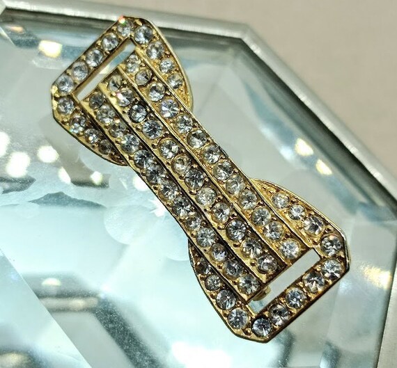 Sphinx vintage rectangular 80s sparkling brooch, … - image 5