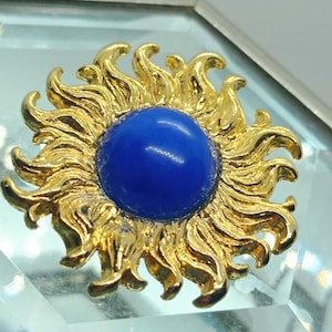 Broche Soleil Vintage Signée Monnaie De Paris – Métal Doré Et Résine Orange, Pièce Collector