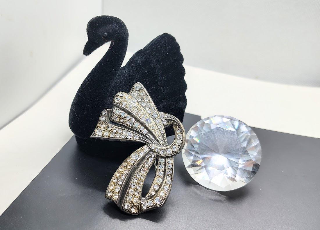 Broche Vintage Nœud Argenté – Bijou Fantaisie Rétro Et Féminin