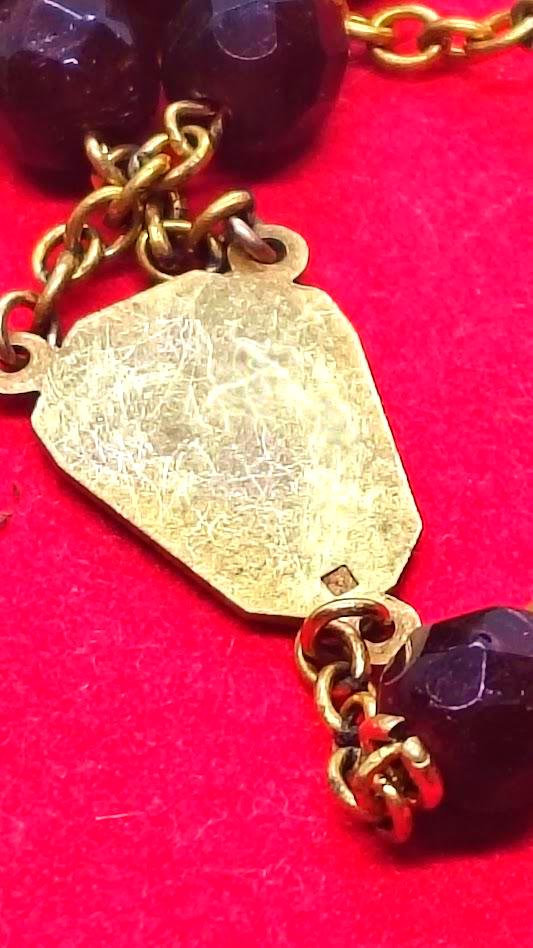 Chapelet Rétro Perles Grenat Avec Médailles Religieuses Et Croix - Modèle 637 - Occasion