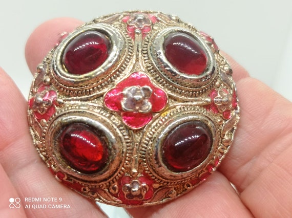 Vintage Chanel Red Gripoix Style Brooch, Round Golden Vintage Chanel Red Gripoix Style Brooch, Round Golden