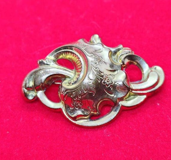 Broche Ancienne Vintage Napoléon III En Calcaire - Bouquet De Fleurs, Hauteur 5,4 Cm, Pièce De Collection