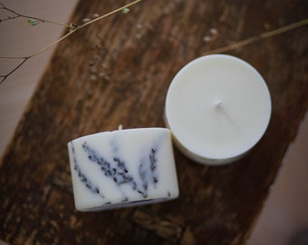 Aromatic candle made of soy wax with a natural edge, essential oils and natural materials - vegan