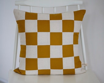 Coussin patchwork motif damier différentes couleurs