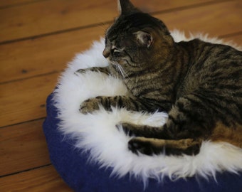 Princess on the pea fur pad, sheepskin, fur, fur piece, cats, cat, cat cave, cat accessories, reclining trough, cat basket