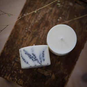 Aromakerze aus Sojawachs mit Naturrand, ätherische Öle und Naturmaterialien - Vegan