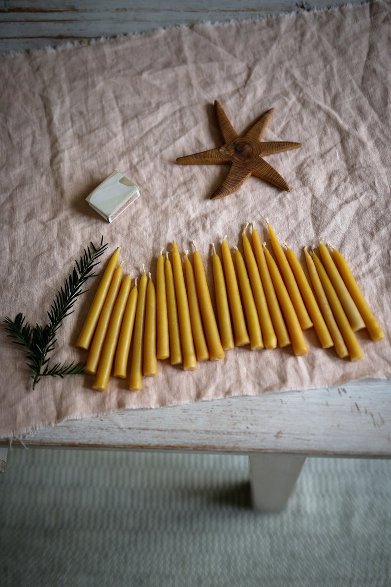 Set of 3 beeswax candles, hand-drawn from 100% beeswax, approx. 14 to 16 cm high, diameter 1 cm image 4