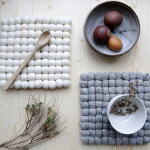 Coasters made of felt balls, square approx. 18 to 20 cm, various colors, handmade, pot coasters, felt coasters wool felt, felt