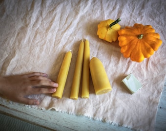 Beeswax candle, hand-pulled from 100% beeswax 20 cm high, diameter 2.4 cm