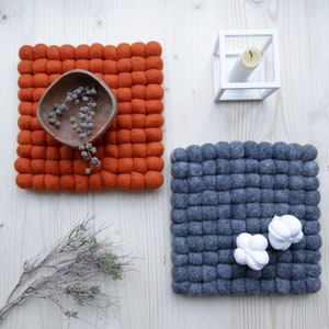 Coasters made of felt balls, square approx. 18 to 20 cm, various colors, handmade, pot coasters, felt coasters wool felt, felt