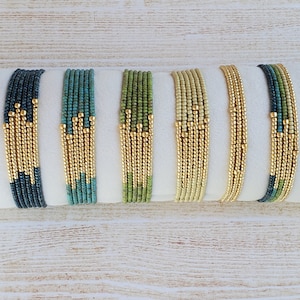 Seed Bead Bracelet Stretch Set Minimalist Beaded Bracelet for Women Dainty Bracelet Simple Jewelry Elastic Everyday Wear Gift for Sister 2mm