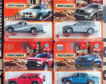 Juego de 4 maquetas de coches todoterreno japoneses Matchbox a escala 1/64 - Artículo de colección raro: Nissan Pathfinder, Toyota Hilux, Infiniti Pickup. Idea de regalo.