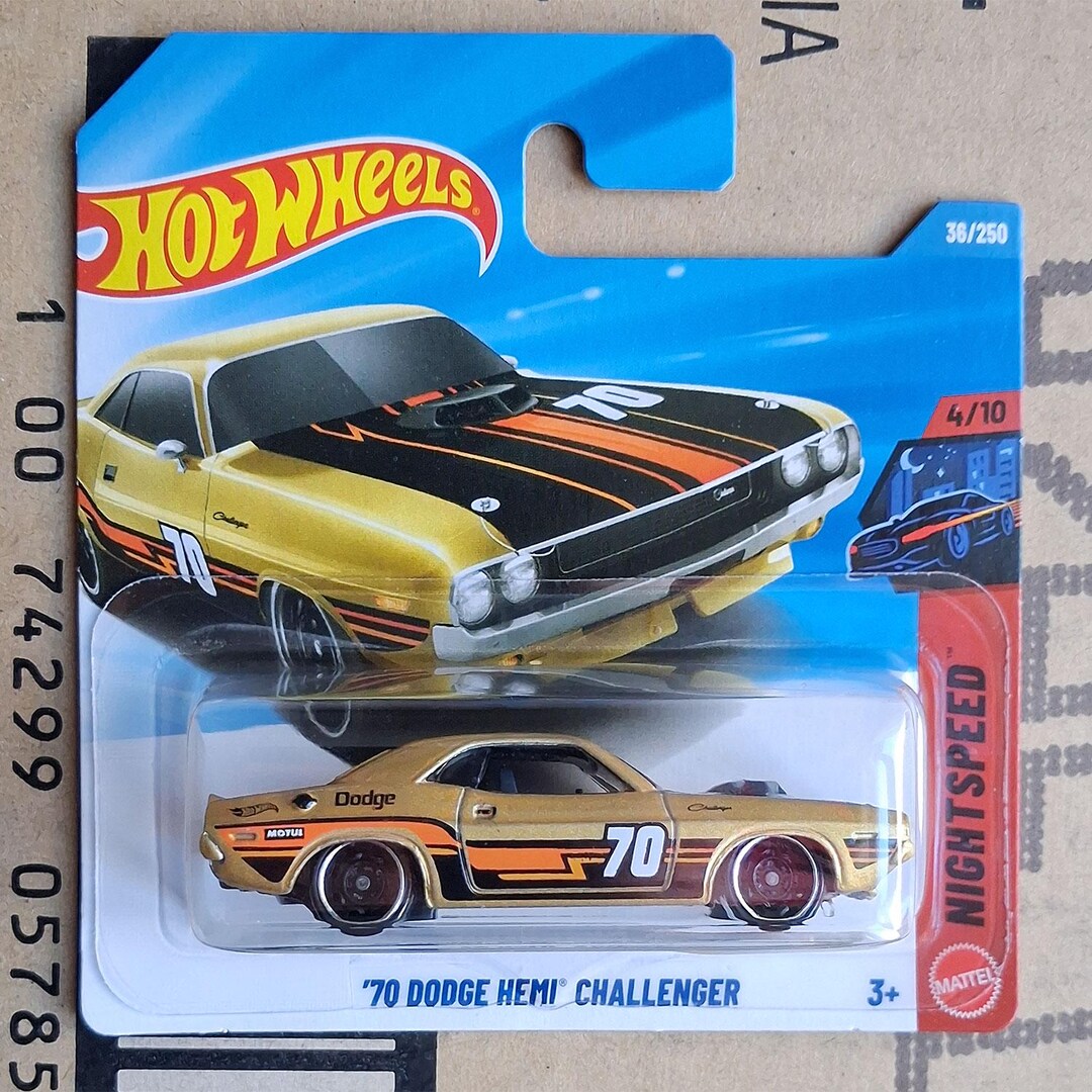 Hot Wheels 1970 Dodge Hemi Challenger Diecast 1/64 Scale Model