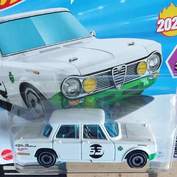 Hot Wheels Alfa Romeo Giulia Diecast 1/64 Scale Model | Italian