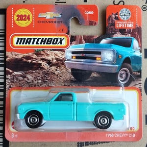 マッチボックスカー - 1968年式 シボレー C10 ピックアップトラック ダイキャストスケールモデル | コレクター向けおもちゃの車 | 同僚へのギフト | 車コレクターへのギフト | お父さんへのギフト